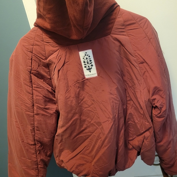 NWT FP Movement Pillow puffer pullover with hood. Sour cherry. Size s. - Picture 3 of 4